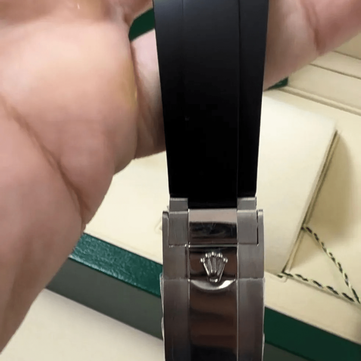 Rolex Yacht-Master 42 – Black Dial – Oysterflex