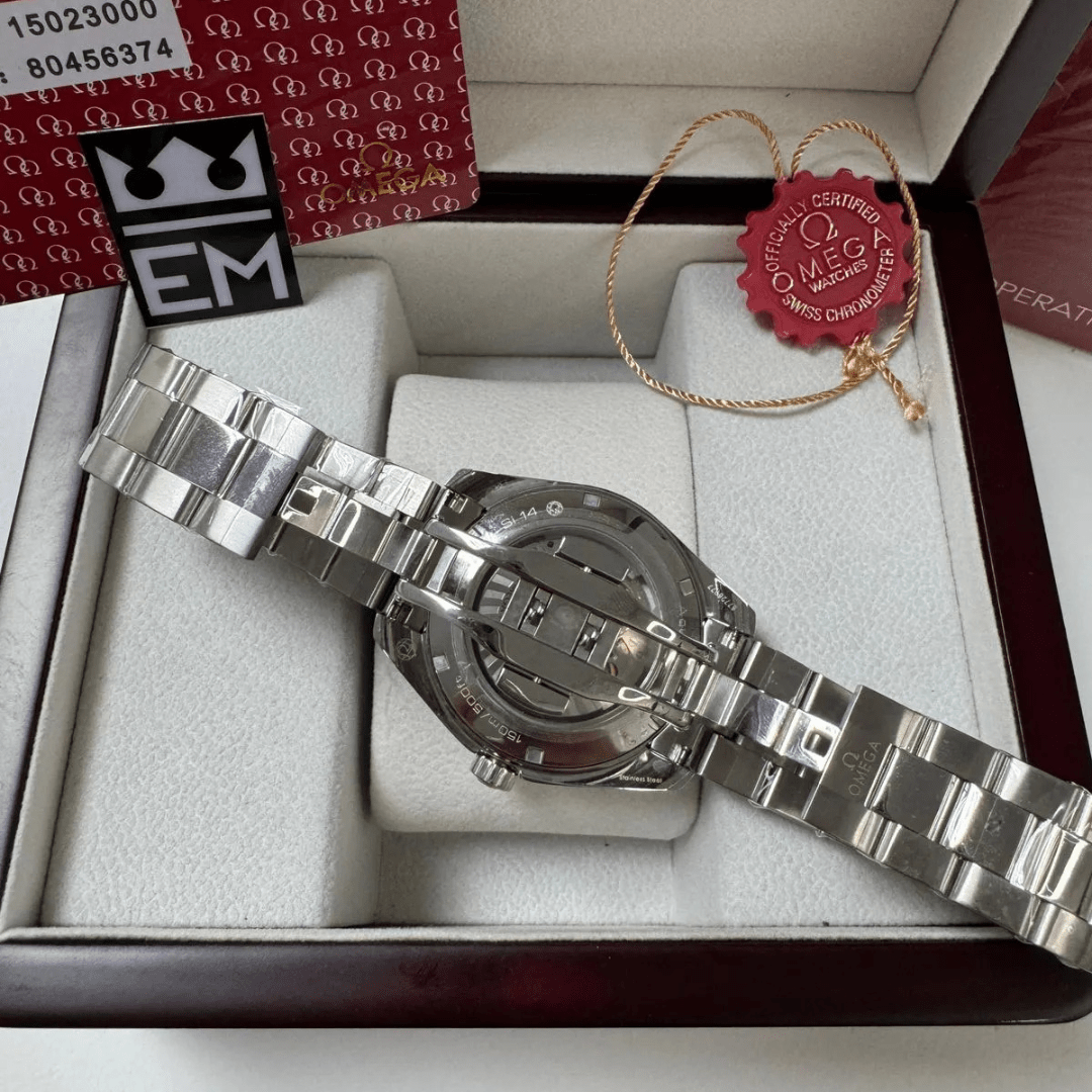 Omega Seamaster Aqua Terra > 15.000 GAUSS (Black Dial in Yellow)